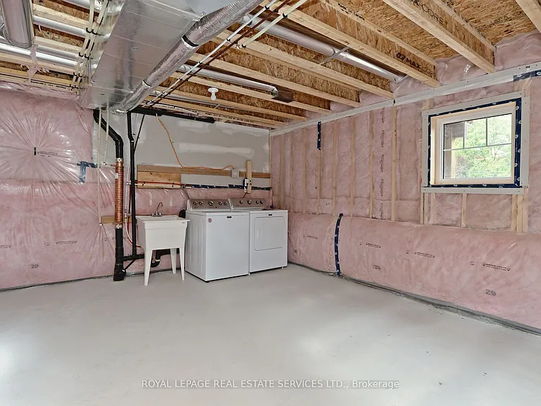 84 Barkerville Dr — Photo 20