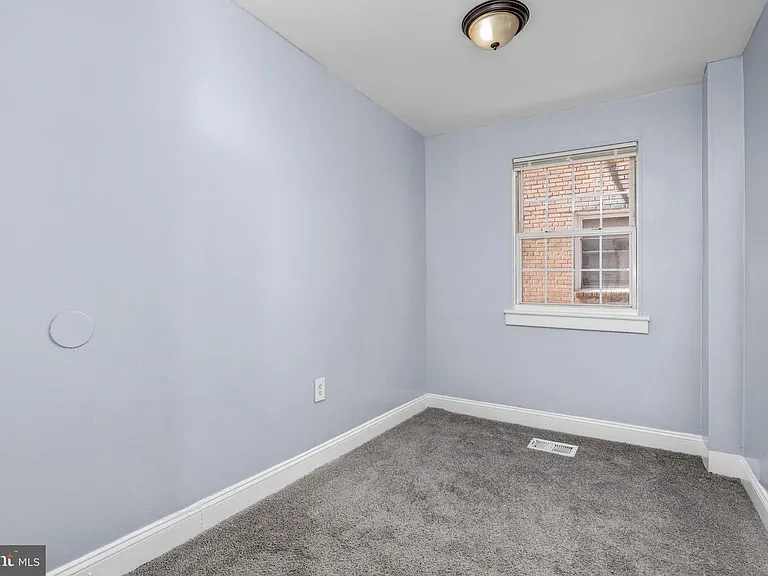 Upper Level Bedroom (Bedroom 2)