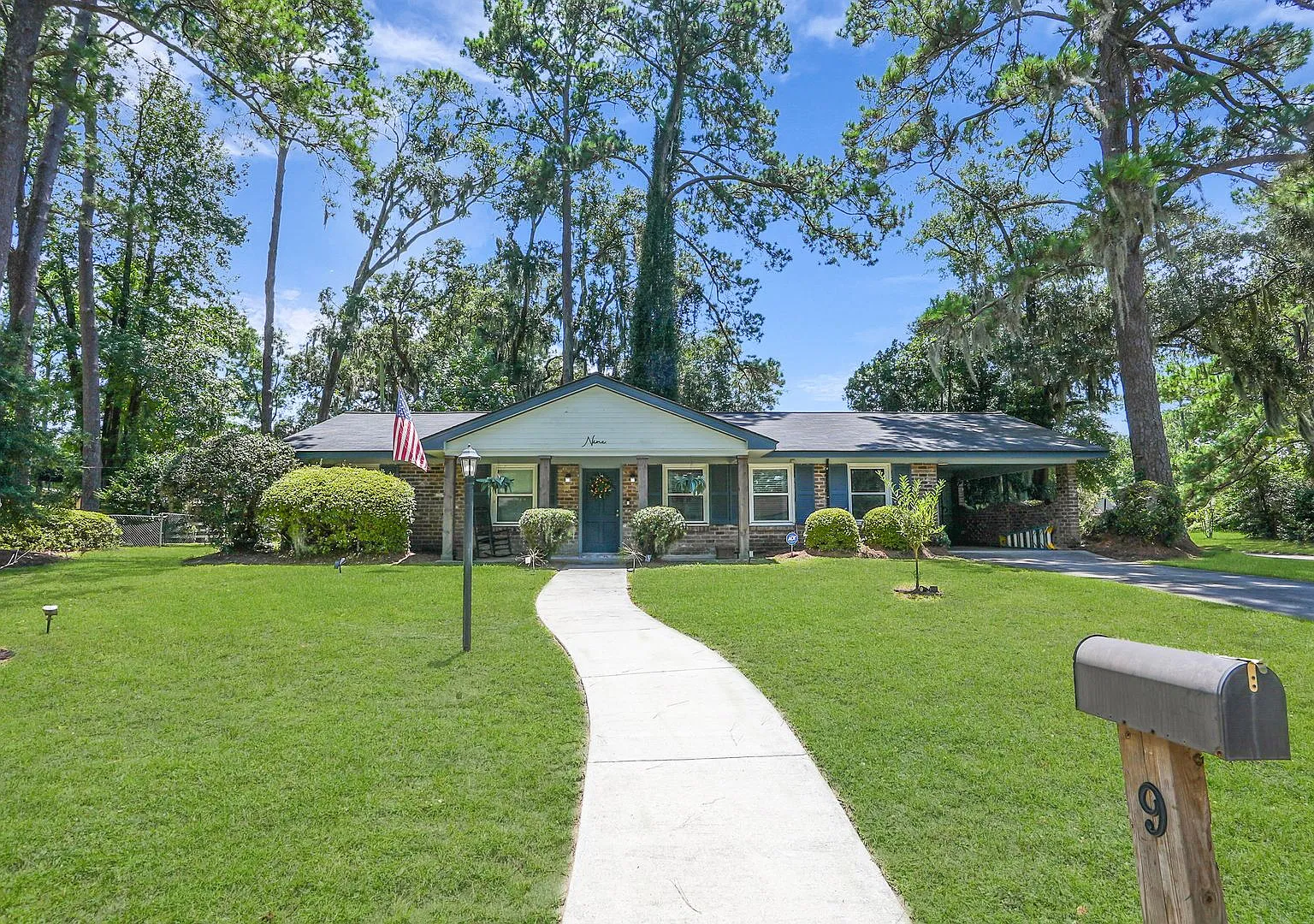 Fully Furnished Home in the Heart of Southside Savannah! — Photo 1