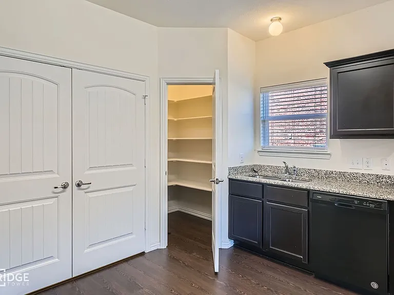 1412 Lake Crest Ln — Photo 9