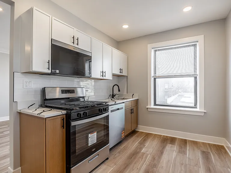 6148 N Francisco Ave — Photo 1