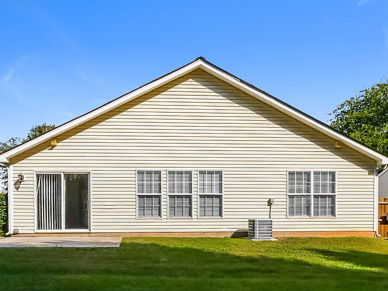 135 Winborne Dr — Photo 15