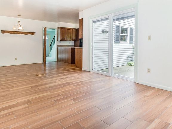5th image of 3646 Wood St