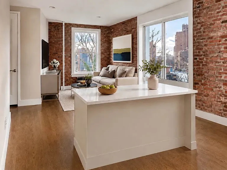 220 W 13th St #6 — Photo 3