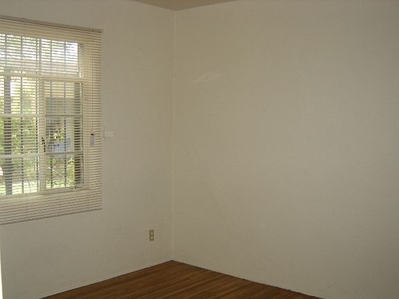 3rd image of 219-223 Walter St SE #219-A