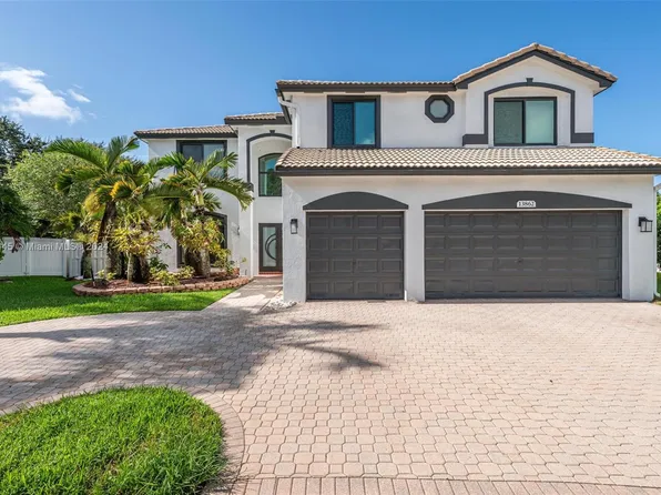 13862 NW 10th Ct, Pembroke Pines, FL 33028