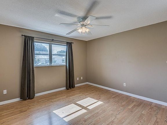 4th image of 2581 Bramblewood Dr W