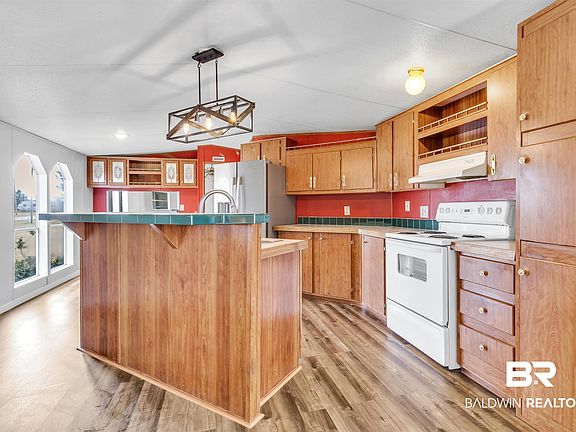 5th image of 33118 Gilley Rd