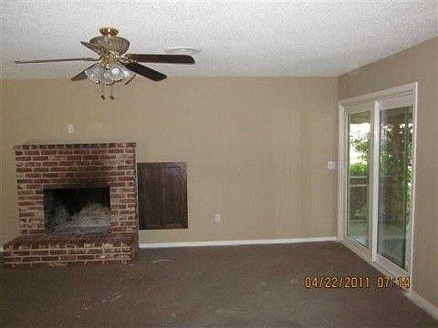 1st image of 929 N Lovers Ln