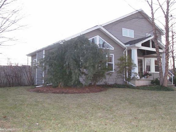 3rd image of 415 Cambridge Dr