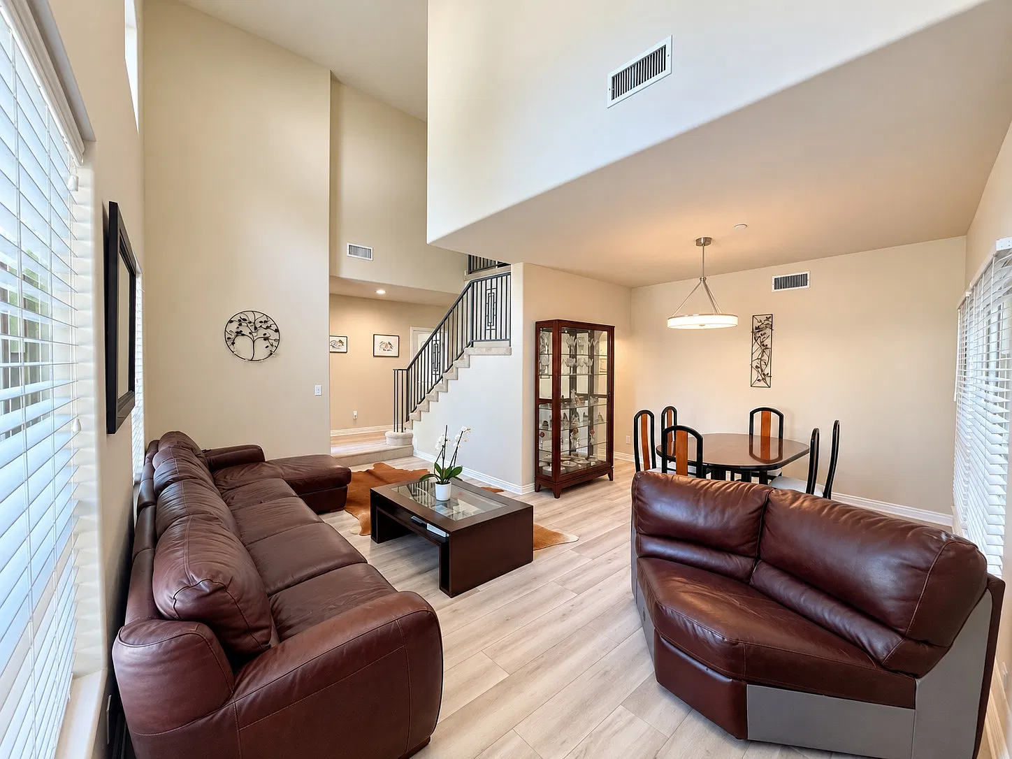 4 bed, 2.5 bath, 1966 sqft, $5,850 — Photo 3