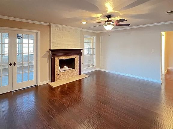 3rd image of 1802 Laurel Springs Ln