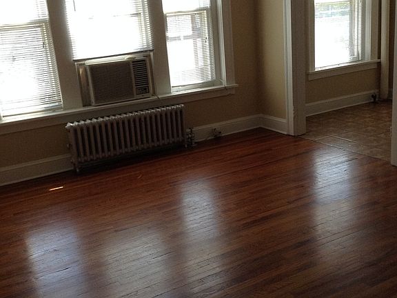 3rd image of 203 E 4th St #313