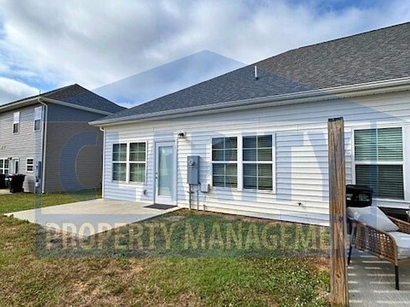 3rd image of 623 Bellingham Dr NE