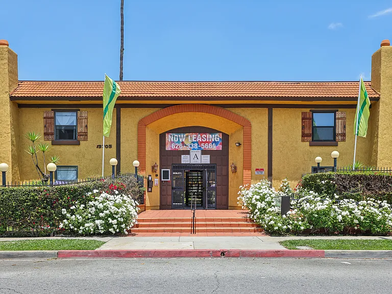 Casa Moreno Apartments — Photo 16