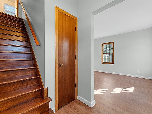 4th image of 238 Belle Ave