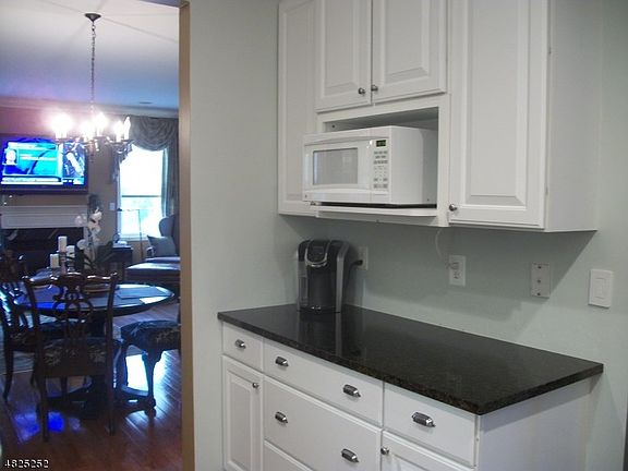 5th image of 400 Hartford Dr