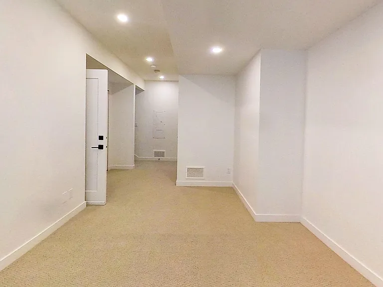 196XX 75th Ave — Photo 14