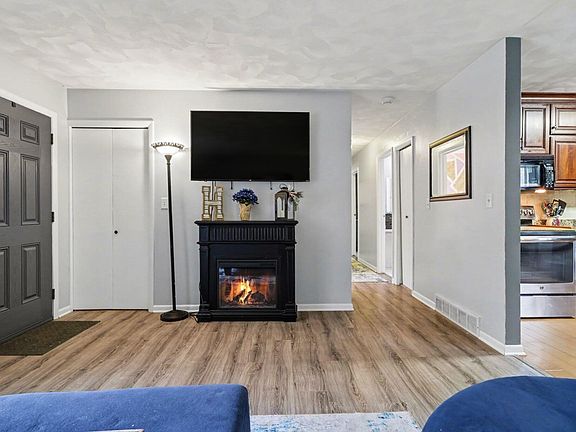 5th image of 566 N Marshall Ave