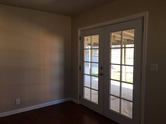 3rd image of 909 Ann St