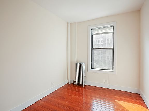 5th image of 165 Meserole St APT 12A