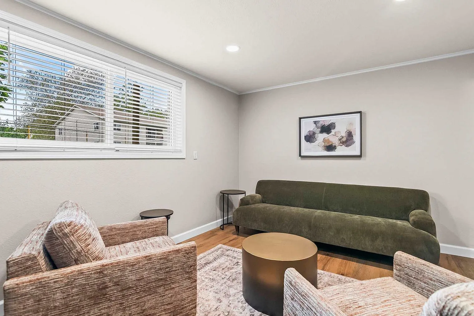 1 bed, 1.0 bath, 990 sqft, $1,993 — Photo 1