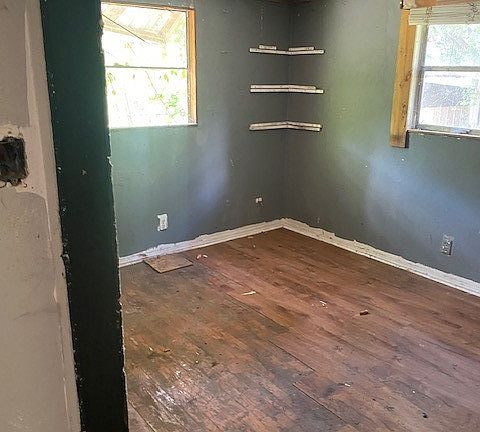 2nd image of 140 Garrett Ln