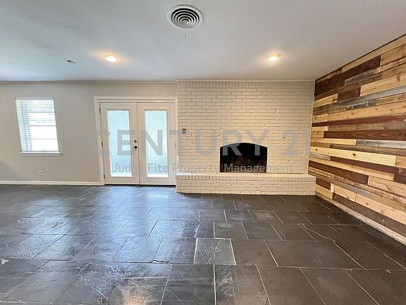 3rd image of 5908 Wedgmont Cir N