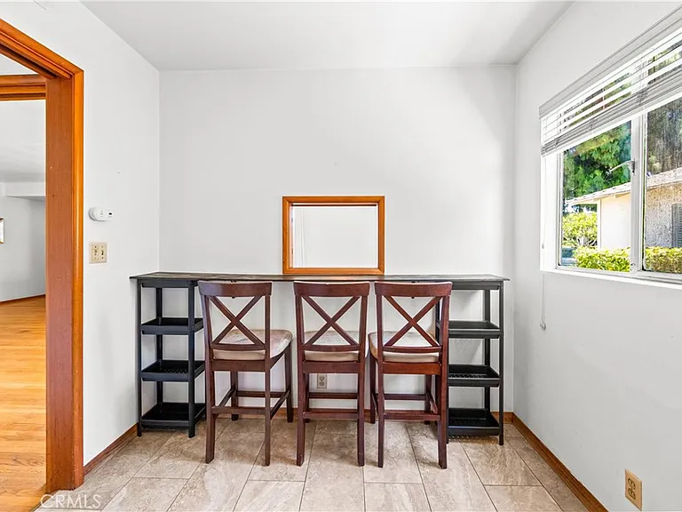 454 N Shattuck Pl — Photo 9