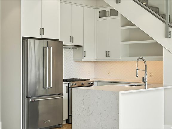 4th image of 91 Chapel St #607