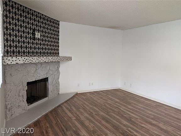 4th image of 920 Rockview Dr Unit 102