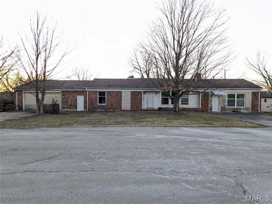 201 S East St, Warrenton, MO 63383