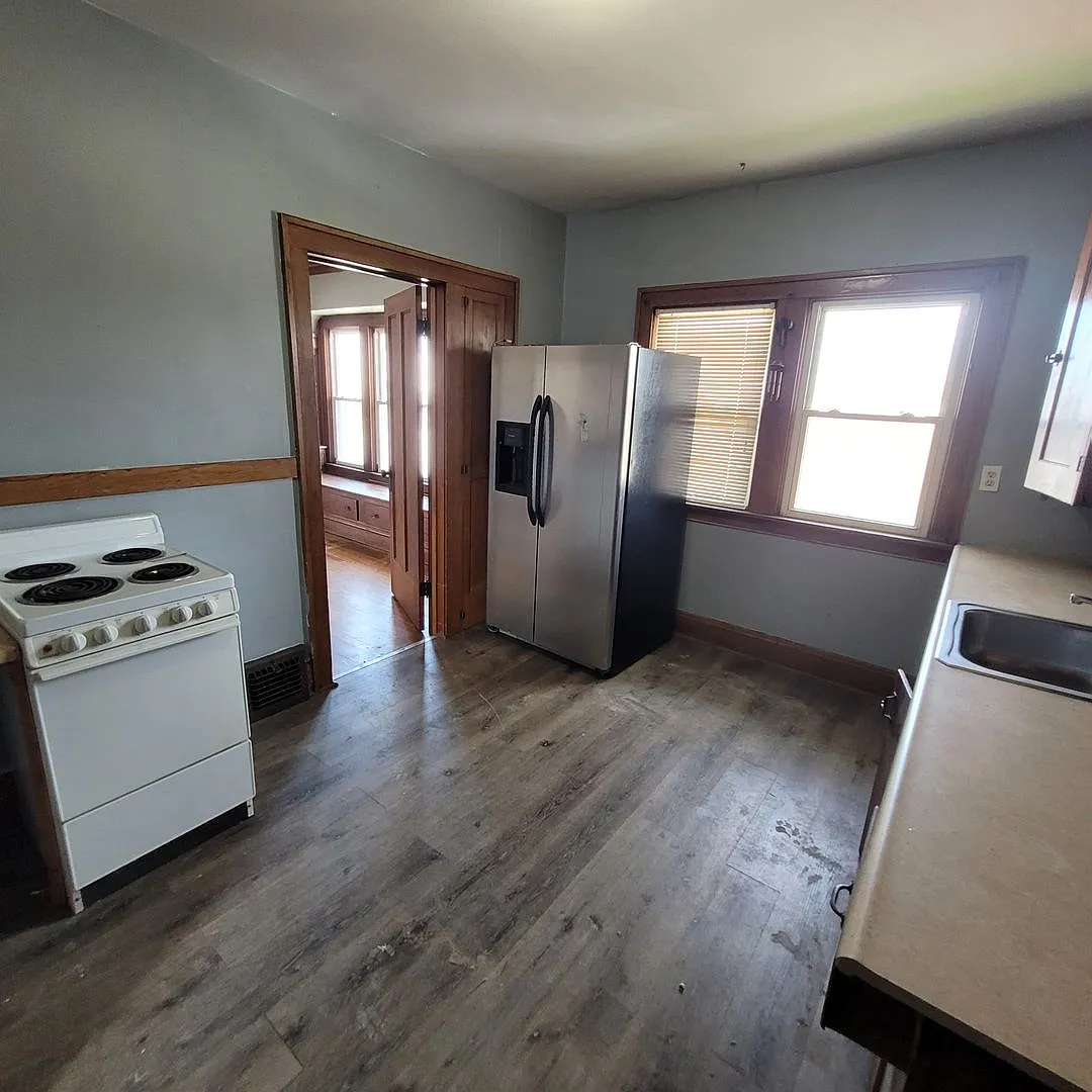 5273 Pearl Rd — Photo 4