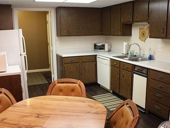 3rd image of 1610 Thunderbird Ln APT 64