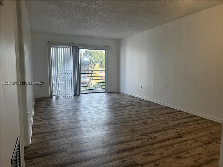 2800 NW 56th Ave #D401 — Photo 3
