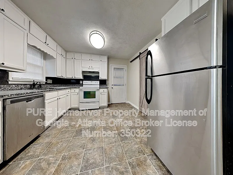 3 bed, 3.0 bath, 1584 sqft, $2,050 — Photo 3