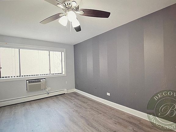 2nd image of 6003 N Kenmore Ave #311