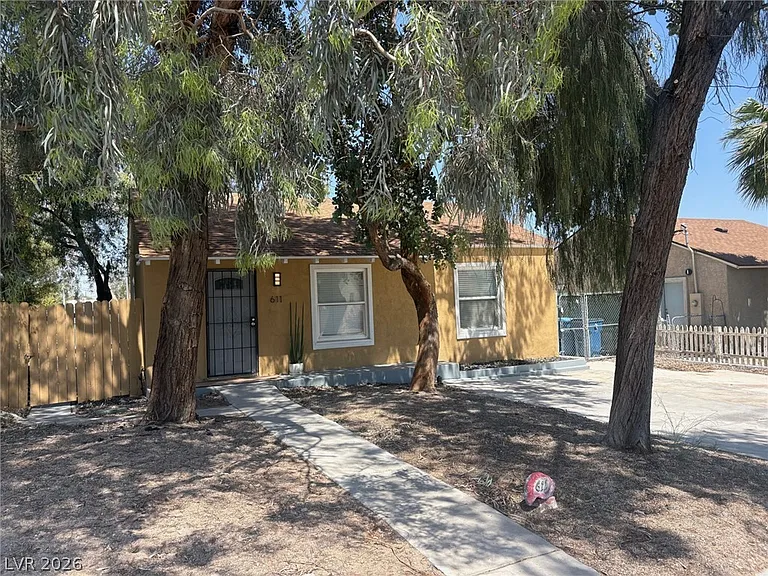 611 Bell Dr — Photo 3