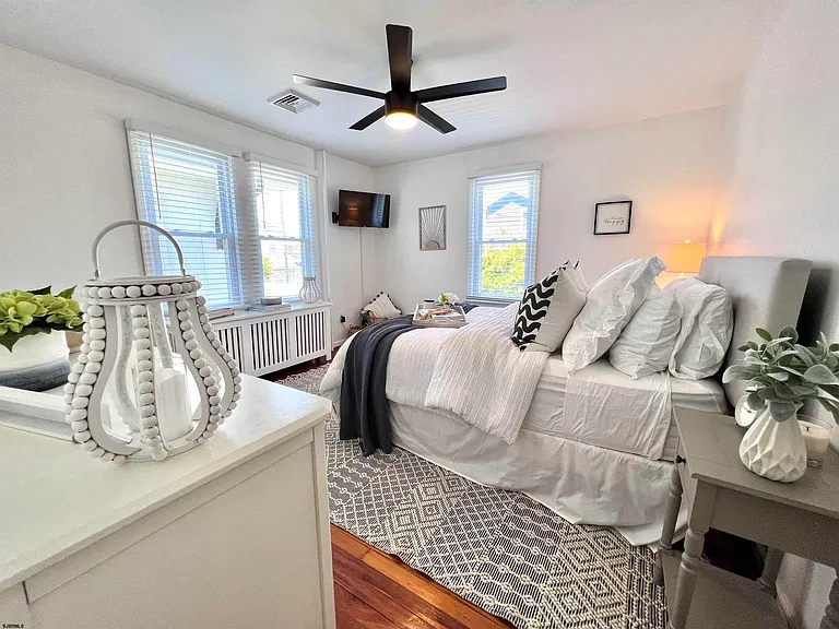 7407 Ventnor Ave — Photo 40