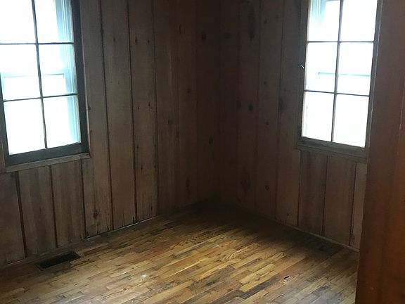 3rd image of 125 Oakridge Ave