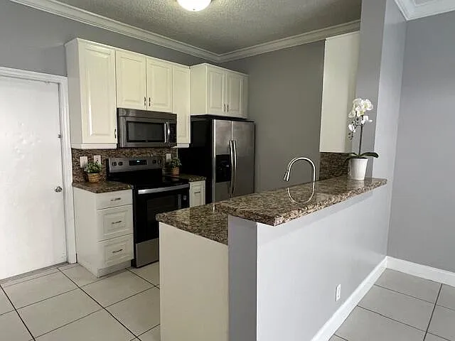 2163 Madeira Dr — Photo 6