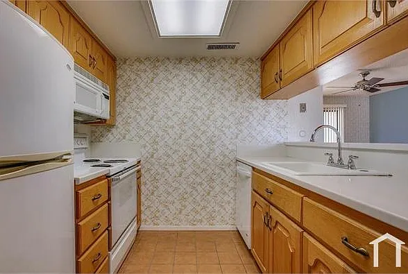 12806 Midway Rd #2020 — Photo 10