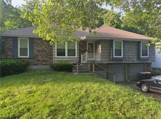 1164 Queens Pl, Kansas City, MO 64131