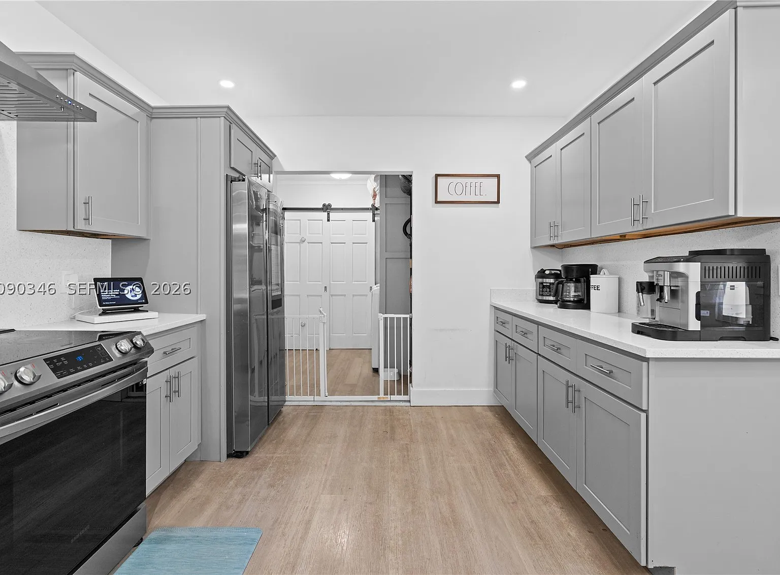 4 bed, 2.0 bath, 1945 sqft, $6,500 — Photo 3