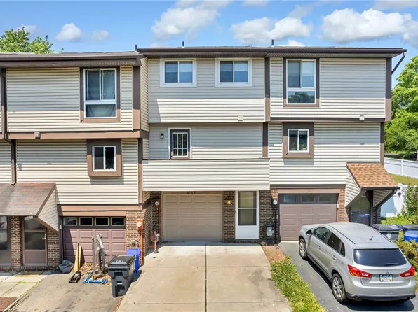 211 Cranbrooke Dr, Coraopolis, PA 15108