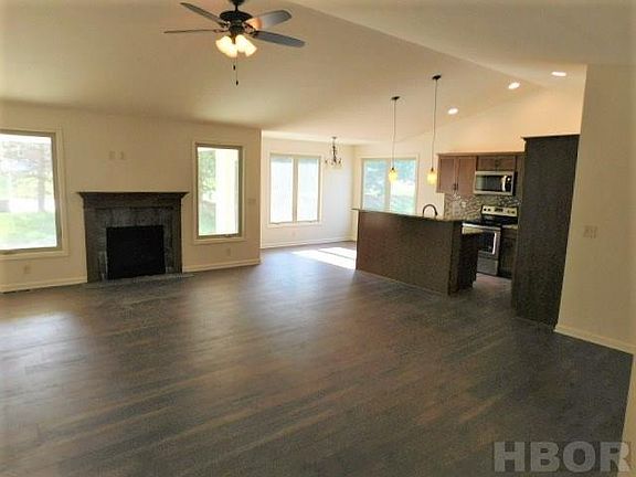 3rd image of 2412 Villa West Dr