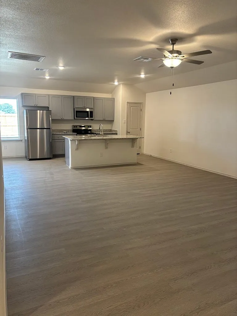 3 bed, 2.0 bath, 1500 sqft, $2,850 — Photo 4