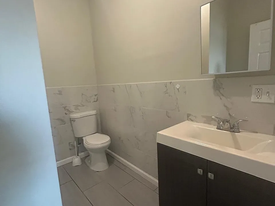 803 Summer Ave #2