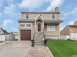 60 W 3rd St, Freeport, NY 11520