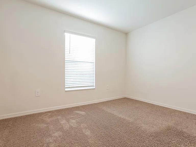 5725 Centro Ave — Photo 13
